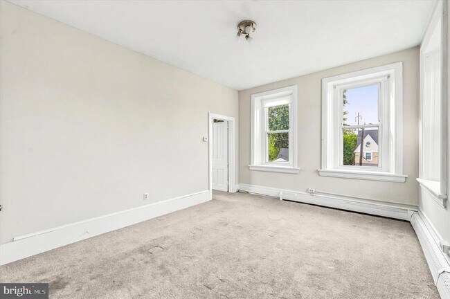 Building Photo - 222 Henderson Ave