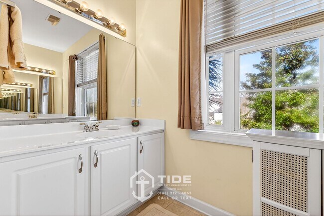 Building Photo - Spacious Retreat in Mt. Pleasant