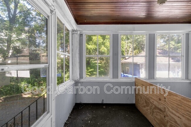 Building Photo - 4470 Seneca St
