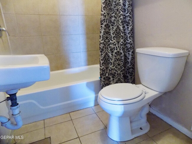 Building Photo - 3609 Sacramento Ave