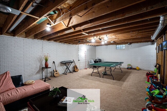 Building Photo - Beautiful 3 bedroom 2 Bath in the Perfect Location!!