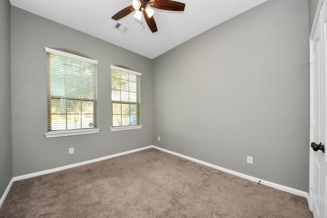Building Photo - 2402 Village Lakes Dr