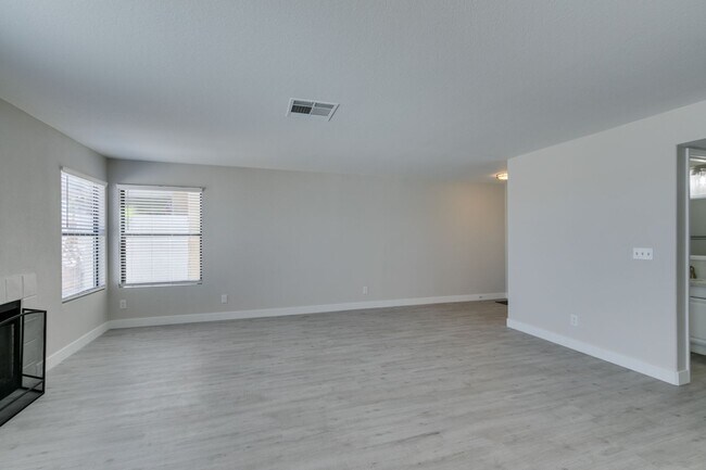 Building Photo - Great 3 bedroom home in South Shore!!