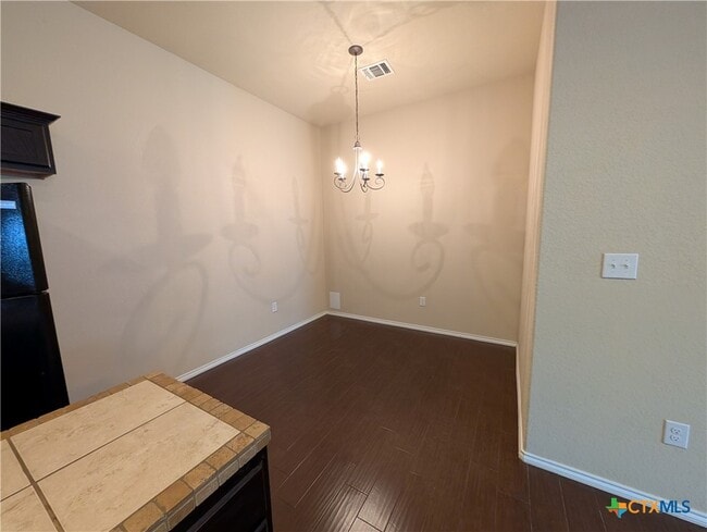 Building Photo - 697 Creekside Cir