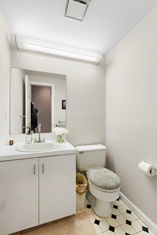 Building Photo - 222 Clinton St