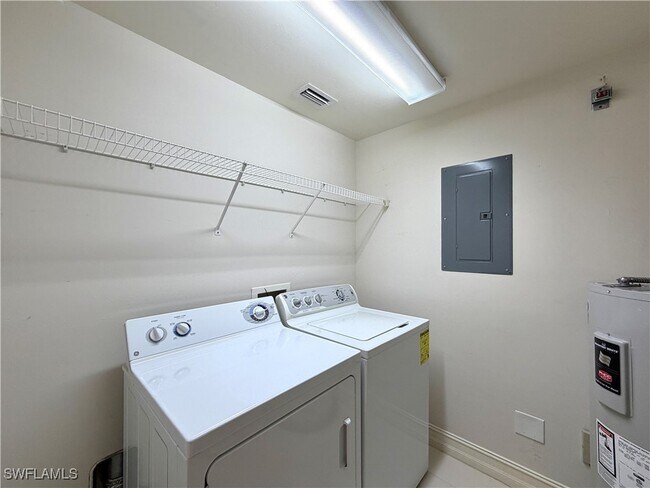Building Photo - 7819 Regal Heron Cir