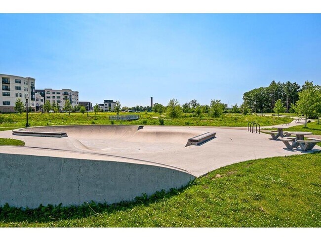 Building Photo - 848 S Woodlawn Ave