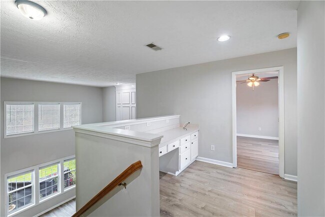 Building Photo - 3370 Palm Cir