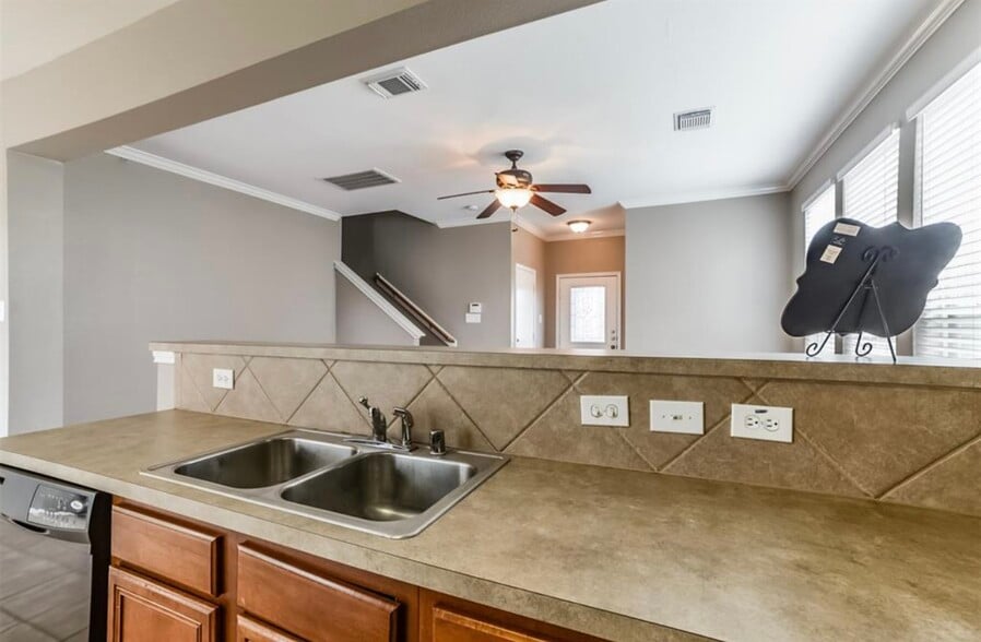 Kitchen - 8126 Montague Manor Ln