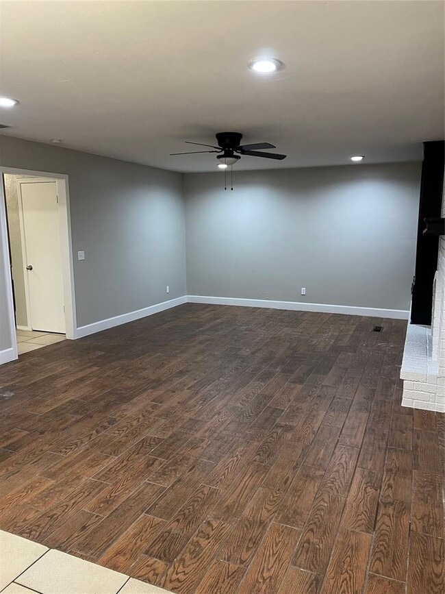 Building Photo - 6804 Lancer Ln