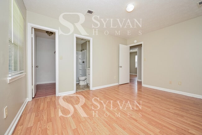 Building Photo - The living is easy in this 3 bedroom, 2 bathroom home