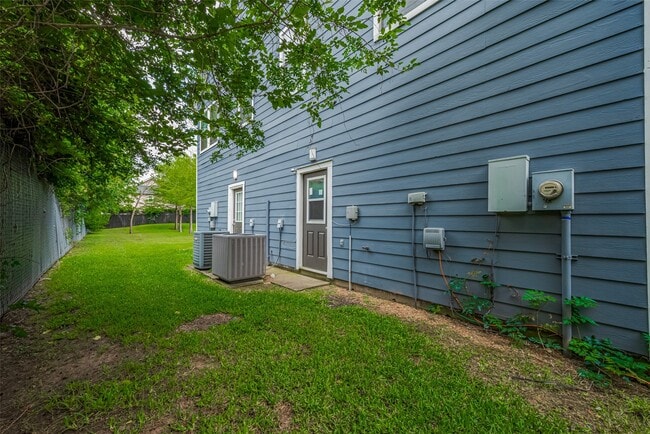 Building Photo - 15210 Addicks Stone Dr