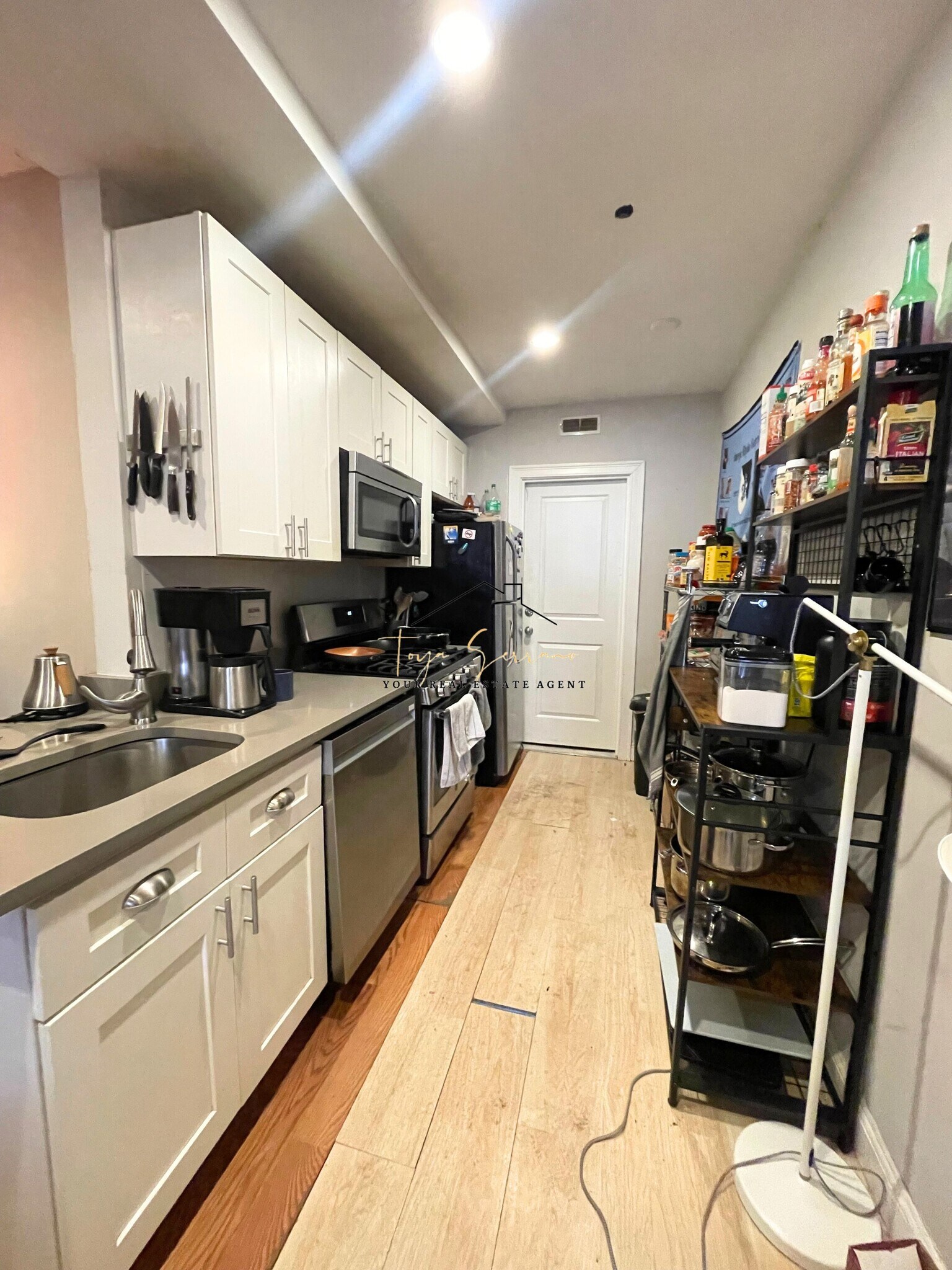 Building Photo - 723 Parker St