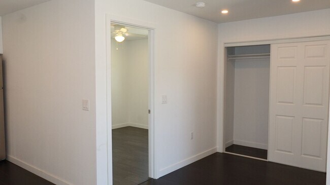 Building Photo - Private 1BR w/ Parking & Patio – Prime Location.