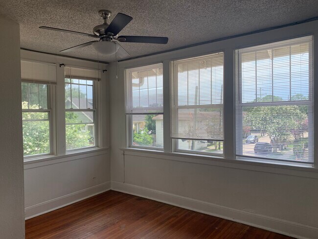 Building Photo - 3300 Napoleon Ave