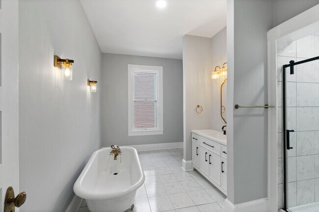 Building Photo - 412 S Ellis St