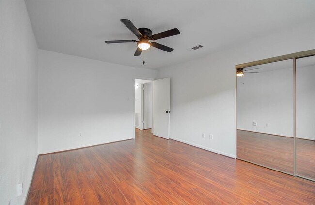 Building Photo - 5867 Sugar Hill Dr