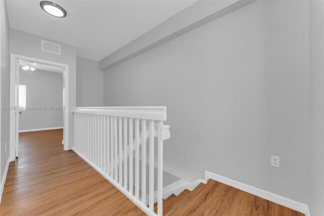Building Photo - 1421 SW 3rd St