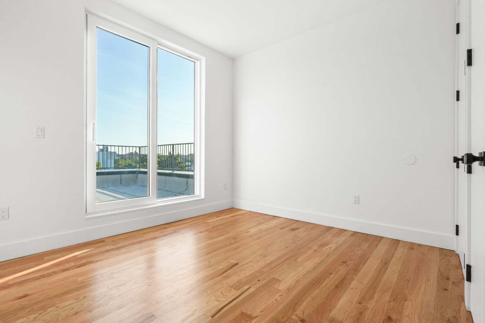 Building Photo - 271 E 28th St