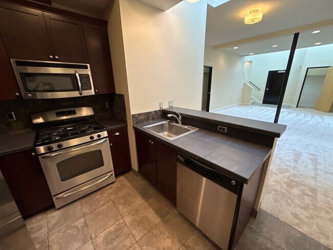 Building Photo - 160 Liberty St NE