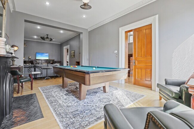 Building Photo - 550 E Town St