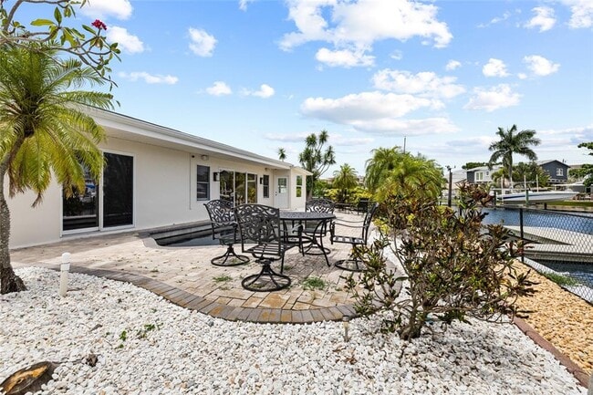Building Photo - 5541 Bayou Grande Blvd NE