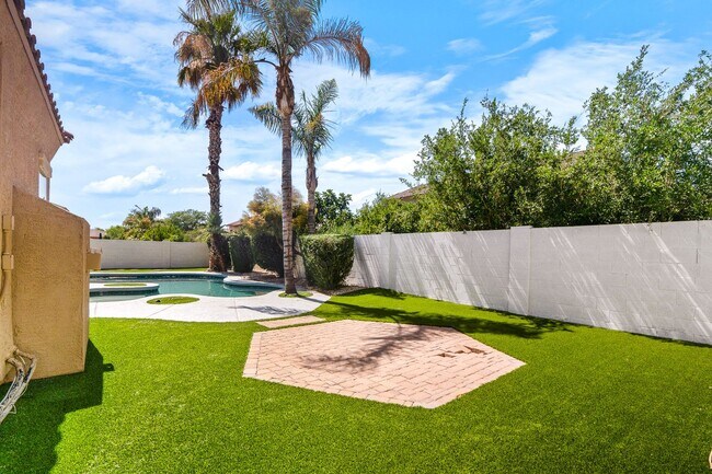 Building Photo - Gorgeous Everything you Need 4Bedroom plus Den Chandler Home!