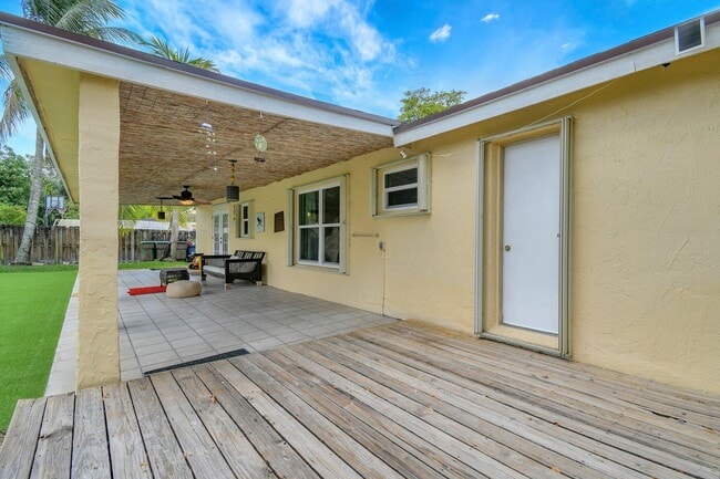 Building Photo - 5340 SW 115th Ave
