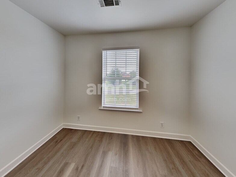 Building Photo - 3013 Community Cir