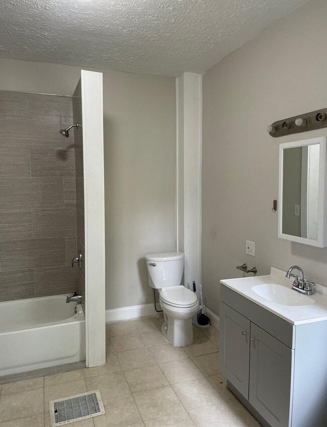 Building Photo - 37 Magnolia Ave