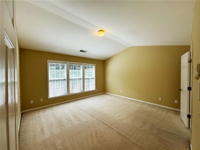 Building Photo - 2442 Fairlie Dr