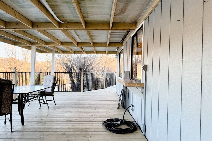 Building Photo - 695 Ketch Ct