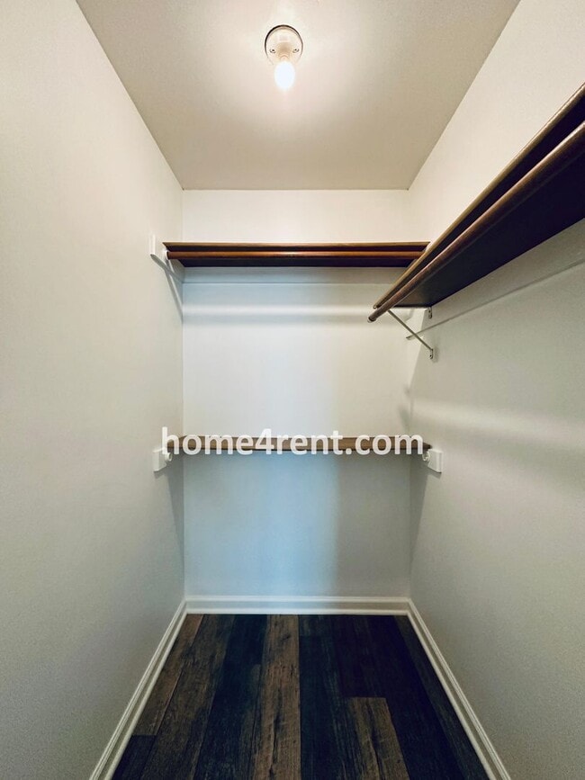Building Photo - Wonderful Three Bedroom Olathe Home in a Q...