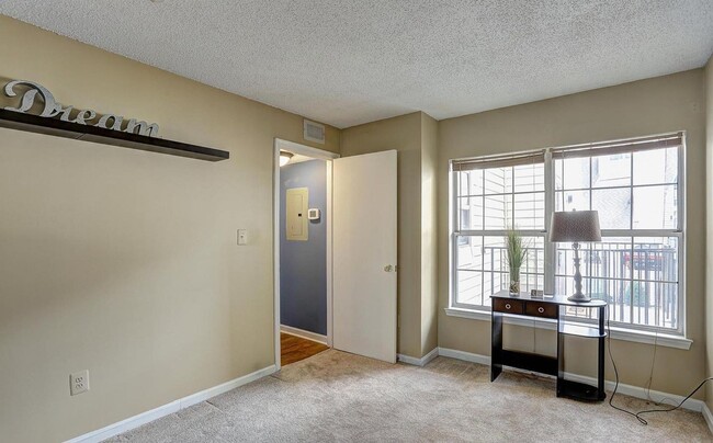 Building Photo - Lovely 2 BR/2 BA Condo in Laurel!