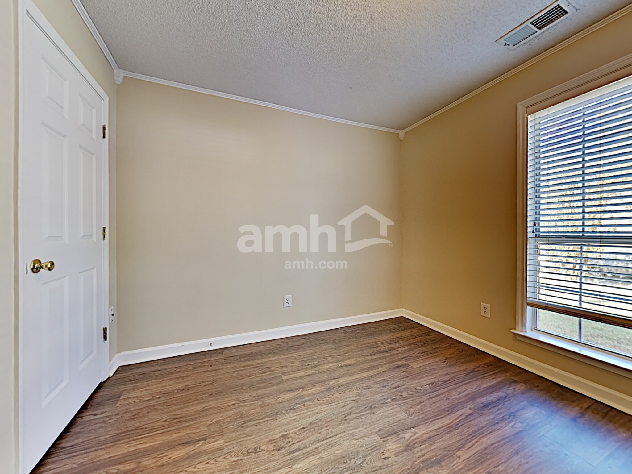 Building Photo - 11215 Wolf Woods Dr