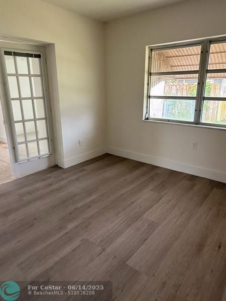 Building Photo - 237 E Ilex Dr
