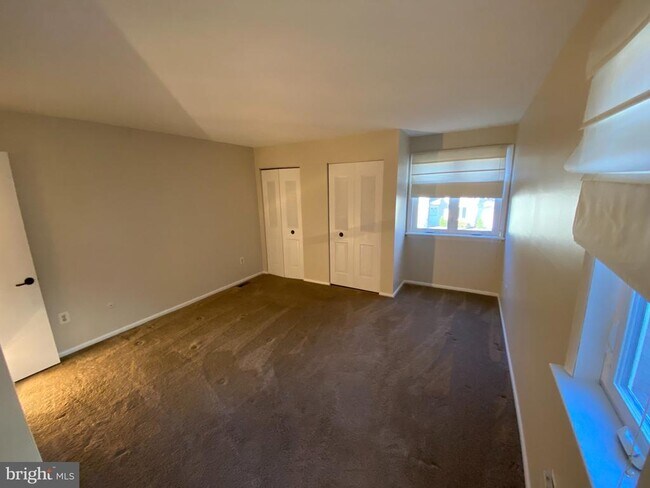 Building Photo - 502 Portsmouth Ct