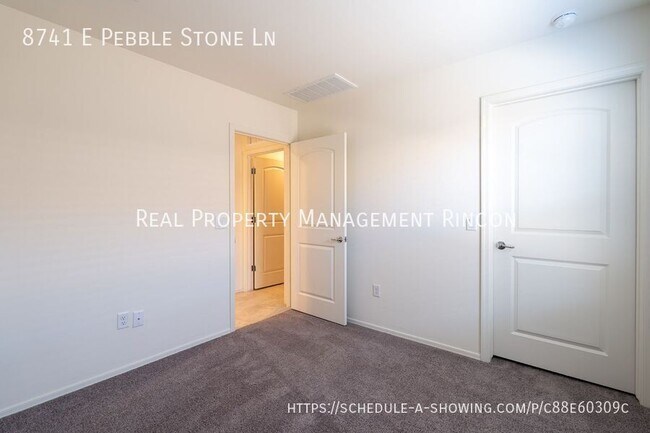 Building Photo - 8741 E Pebble Stone Ln