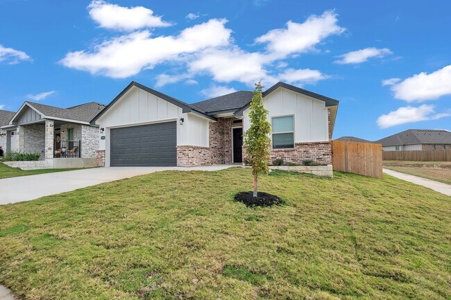 Building Photo - Beautiful New Build in Highly Desired Area