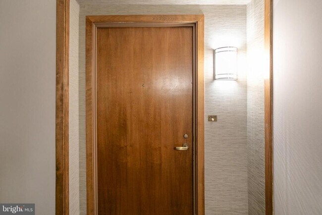 Building Photo - 5505 Seminary Rd