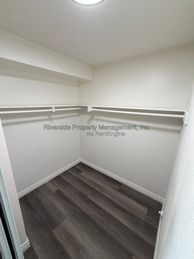 Building Photo - 4500 Sutton Pl