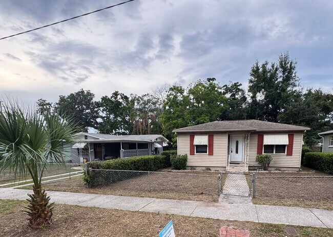Building Photo - Three Bedroom One Bathroom Cottage in Palmetto Park, St. Petersburg