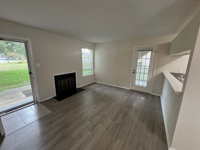 Building Photo - 321 Thalia Station Ct