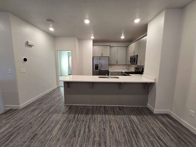 Building Photo - "Chic 3-Bed Townhouse with Pool Access in Bluffdale!"