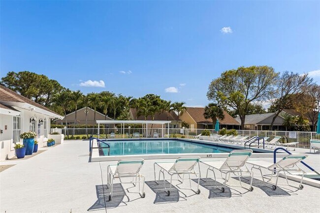 Building Photo - 13851 Oneida Dr