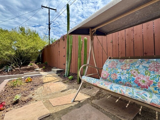Building Photo - 8829 Greenview Pl