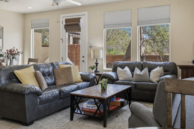 Building Photo - 4221 Torrey Pines Dr