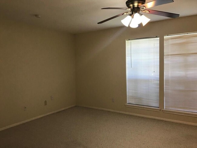 Building Photo - 1103 Ashdale Dr