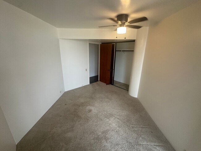 Building Photo - **PET FREINDLY** 2 BD / 1 BA Unit in Honolulu!