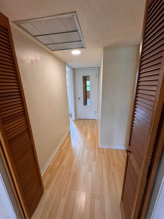 Building Photo - 600 Domenico Cir